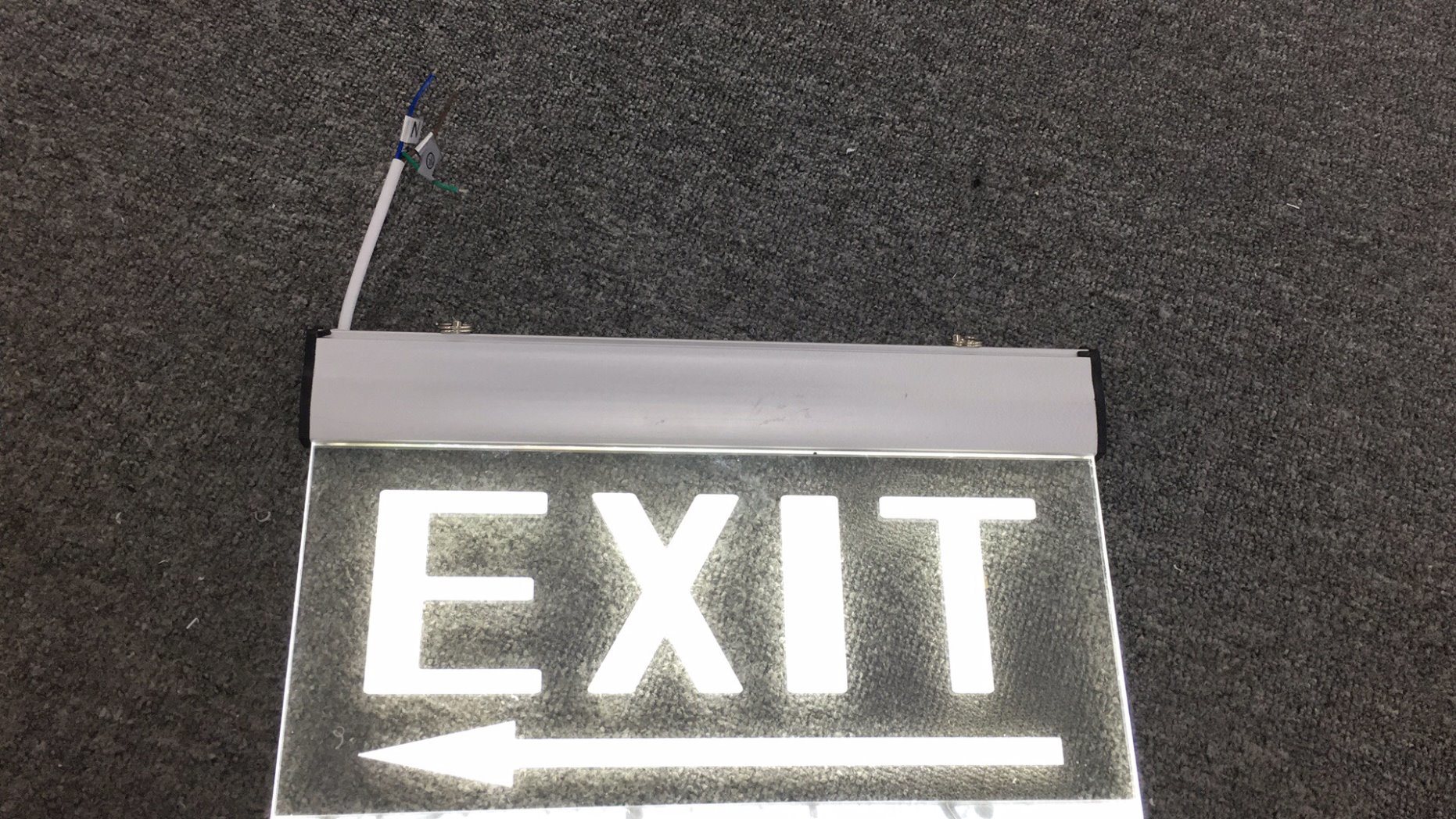 Lámpara de salida de acrílico de aluminio de seguridad de emergencia cambiable con pictograma recargable LED