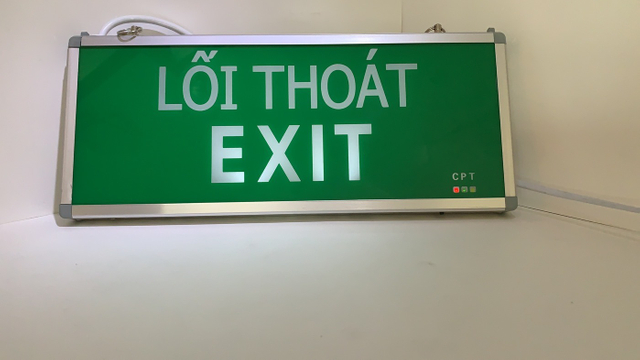 Lámpara de salida de pictograma personalizada de seguridad con batería de emergencia recargable LED