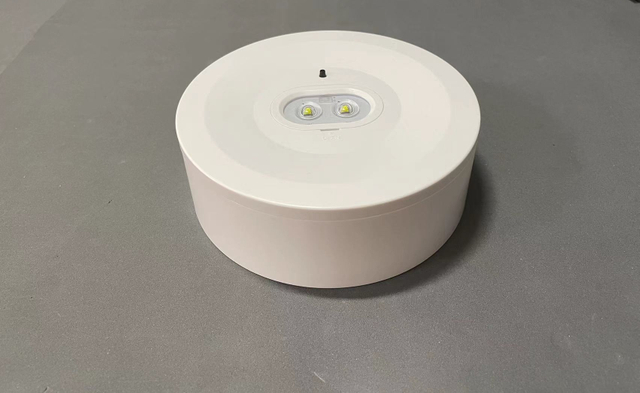 Downlight de Emergencia Recargable Instalación de Superficie o Empotrada