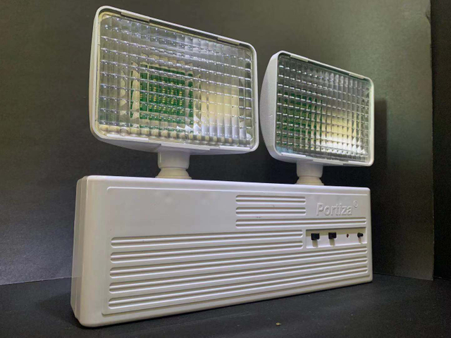 Lámpara de cabeza gemela de emergencia con batería recargable LED