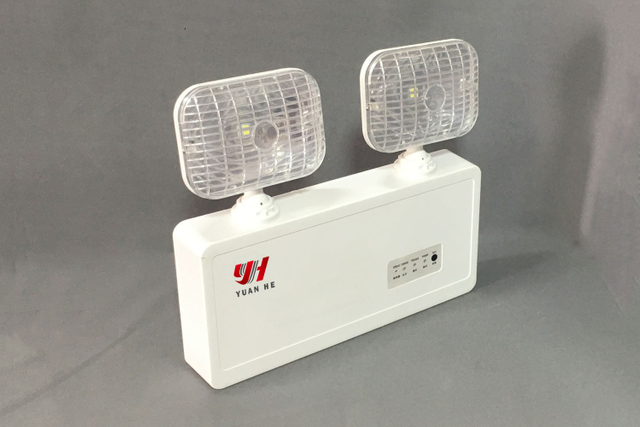 Luz LED recargable de emergencia sin mantenimiento de dos cabezales