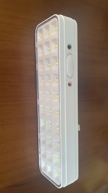 Luz de camping portátil de emergencia recargable LED de 30 piezas